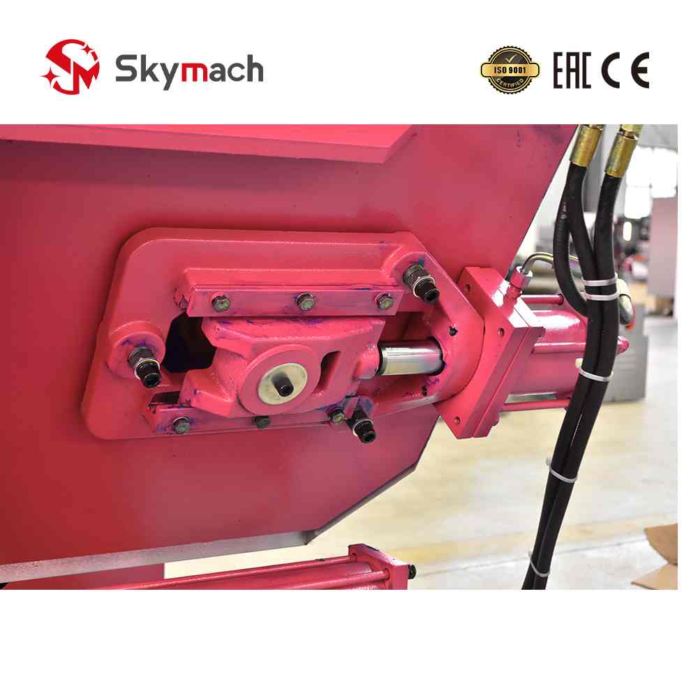 GH4240 Industrial Bandsaw with heavy-duty metal frame for workshop use