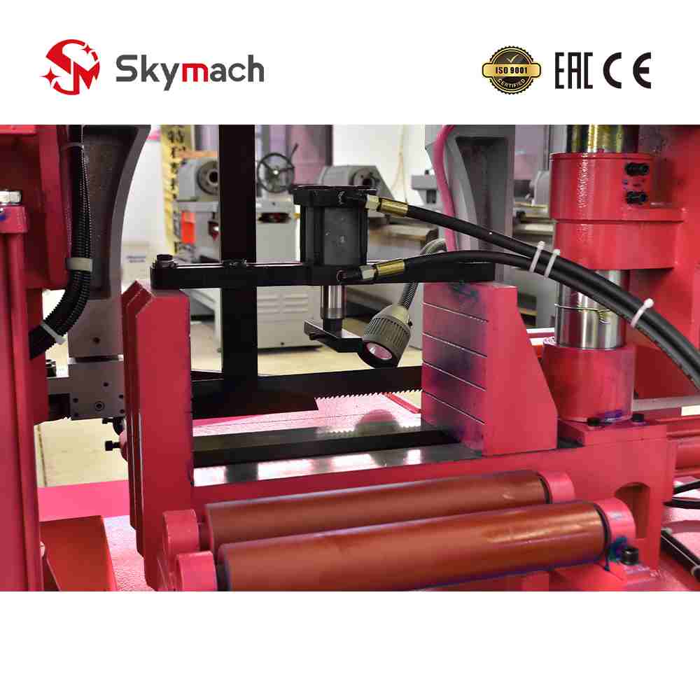 GH4240 Industrial Bandsaw with heavy-duty metal frame for workshop use