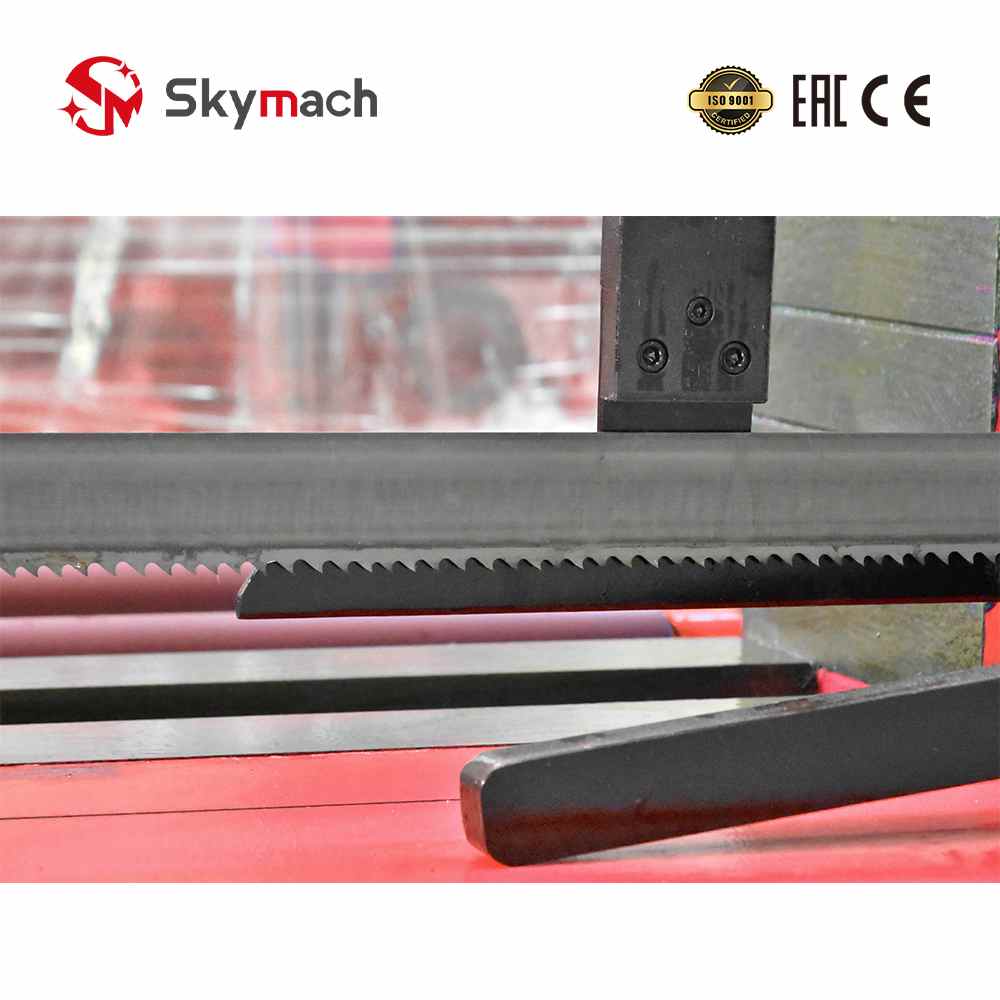 Precision GH4250 Bandsaw with rigid metal construction for accurate cuts