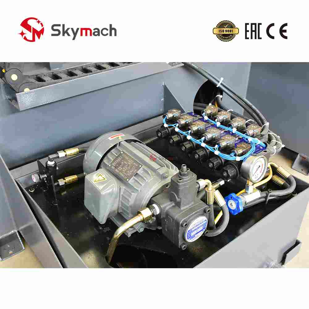 Skymach GHS4230 CNC Bandsaw with metal bed and PLC control system for semi-automatic metal cutting.