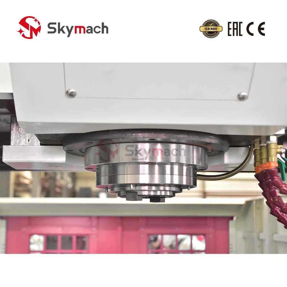 Industry-proven GMB2016 gantry mill for aerospace, automotive, and mold making applications.