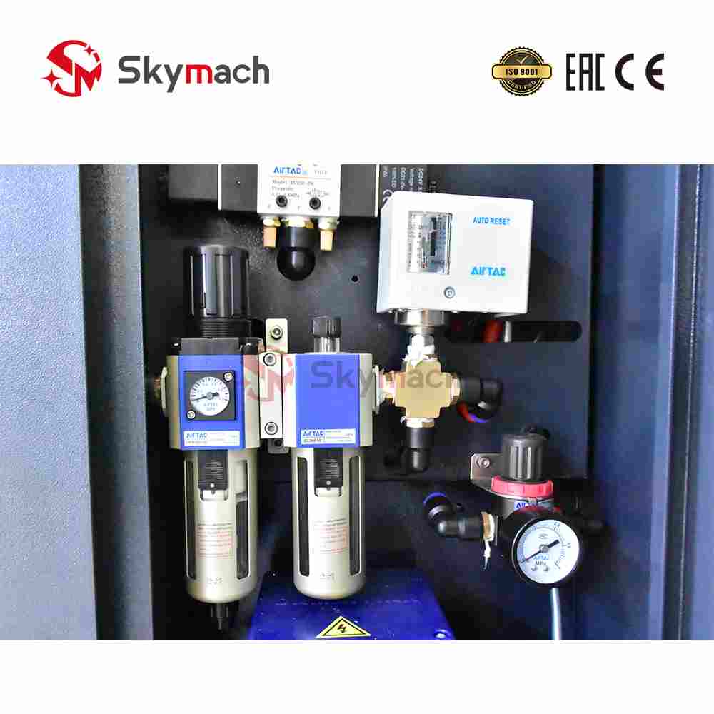 Skymach XH7126 VMC with optional CNC controls and colors. Equipped with a Taiwan-made spindle for milling, slotting, and 3/4/5-axis contouring.